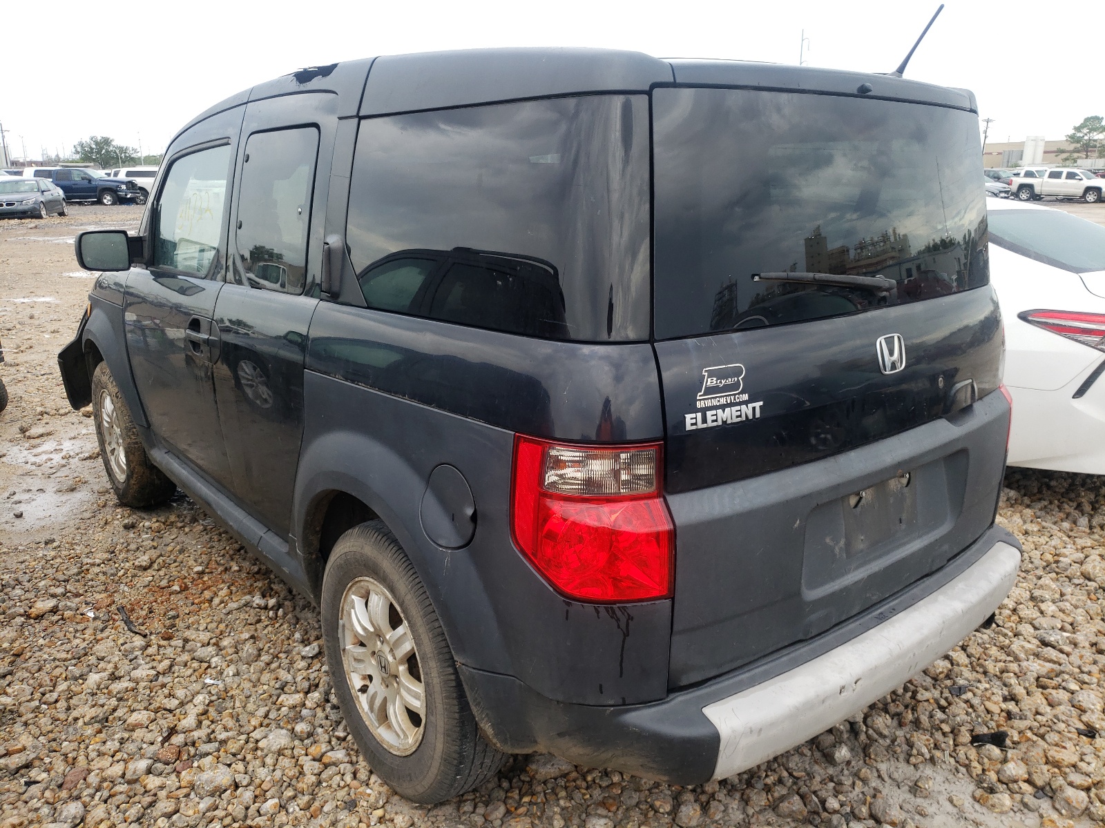 Photo 3 from auction – 2006 HONDA ELEMENT EX with VIN 5J6YH18616L016008