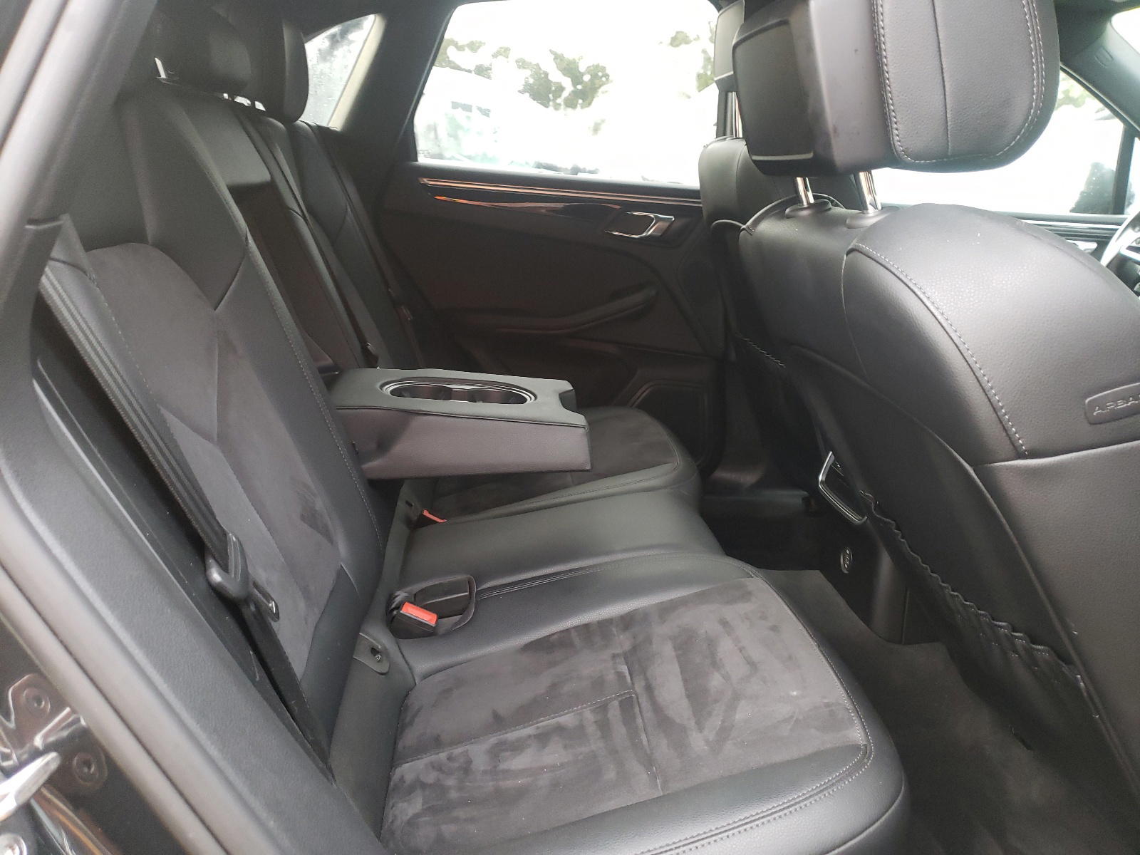 Photo 6 from auction – 2017 PORSCHE MACAN with VIN WP1AA2A56HLB06338