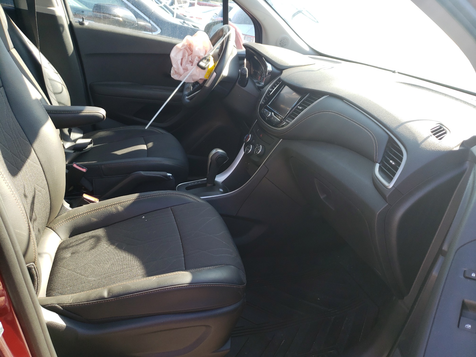 Photo 5 from auction – 2020 CHEVROLET TRAX 1LT with VIN 3GNCJPSB5LL177224