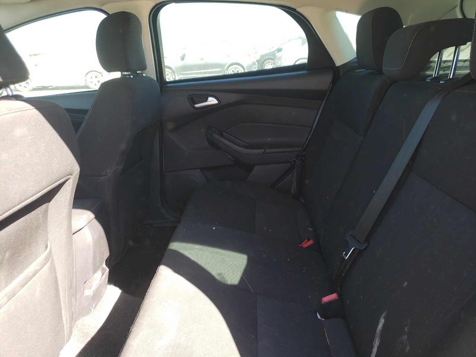 Фото 6 с аукциона – 2015 FORD FOCUS SE с VIN 1FADP3K25FL234967