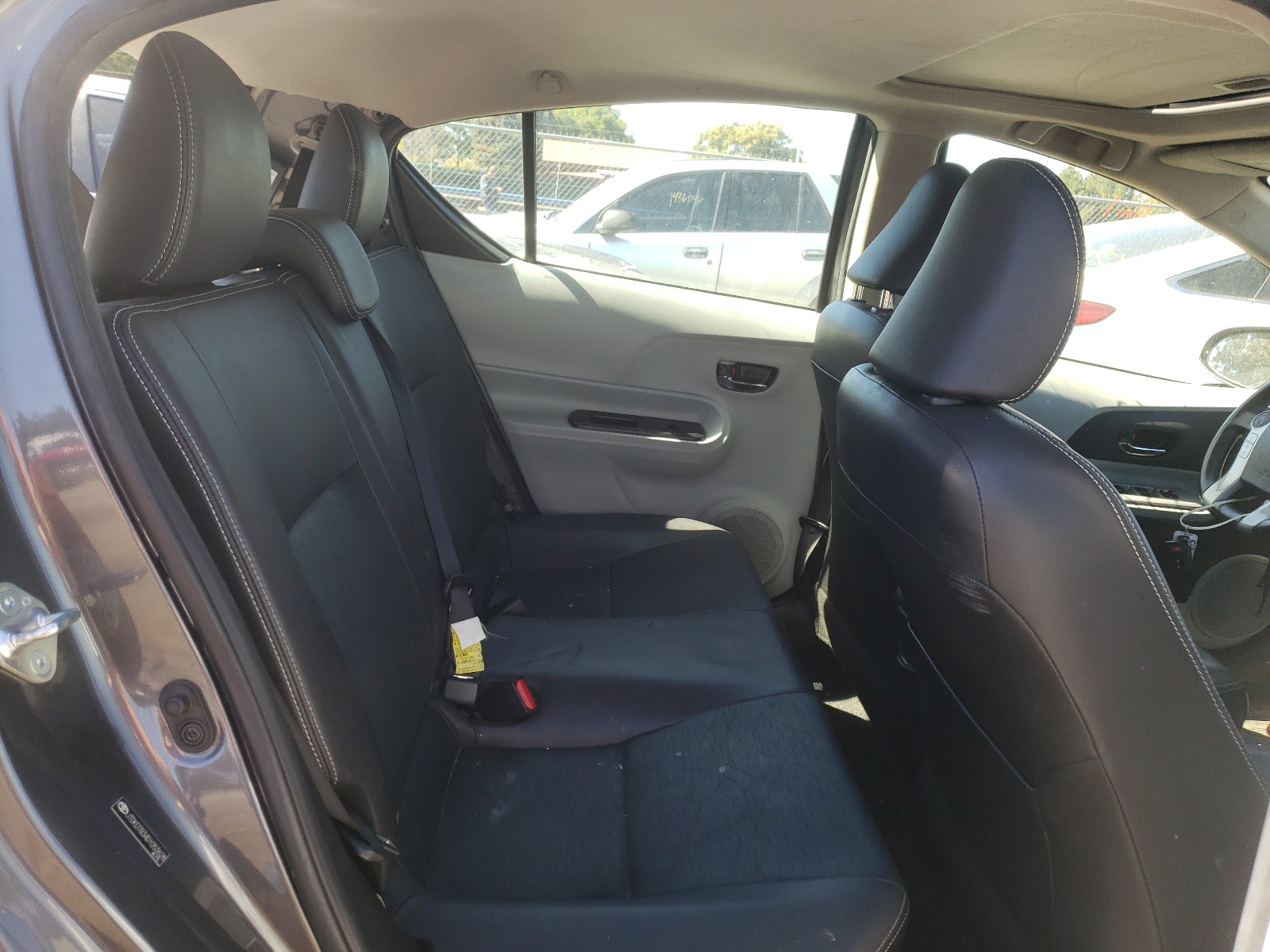 Photo 6 from auction – 2013 TOYOTA PRIUS C with VIN JTDKDTB34D1053628