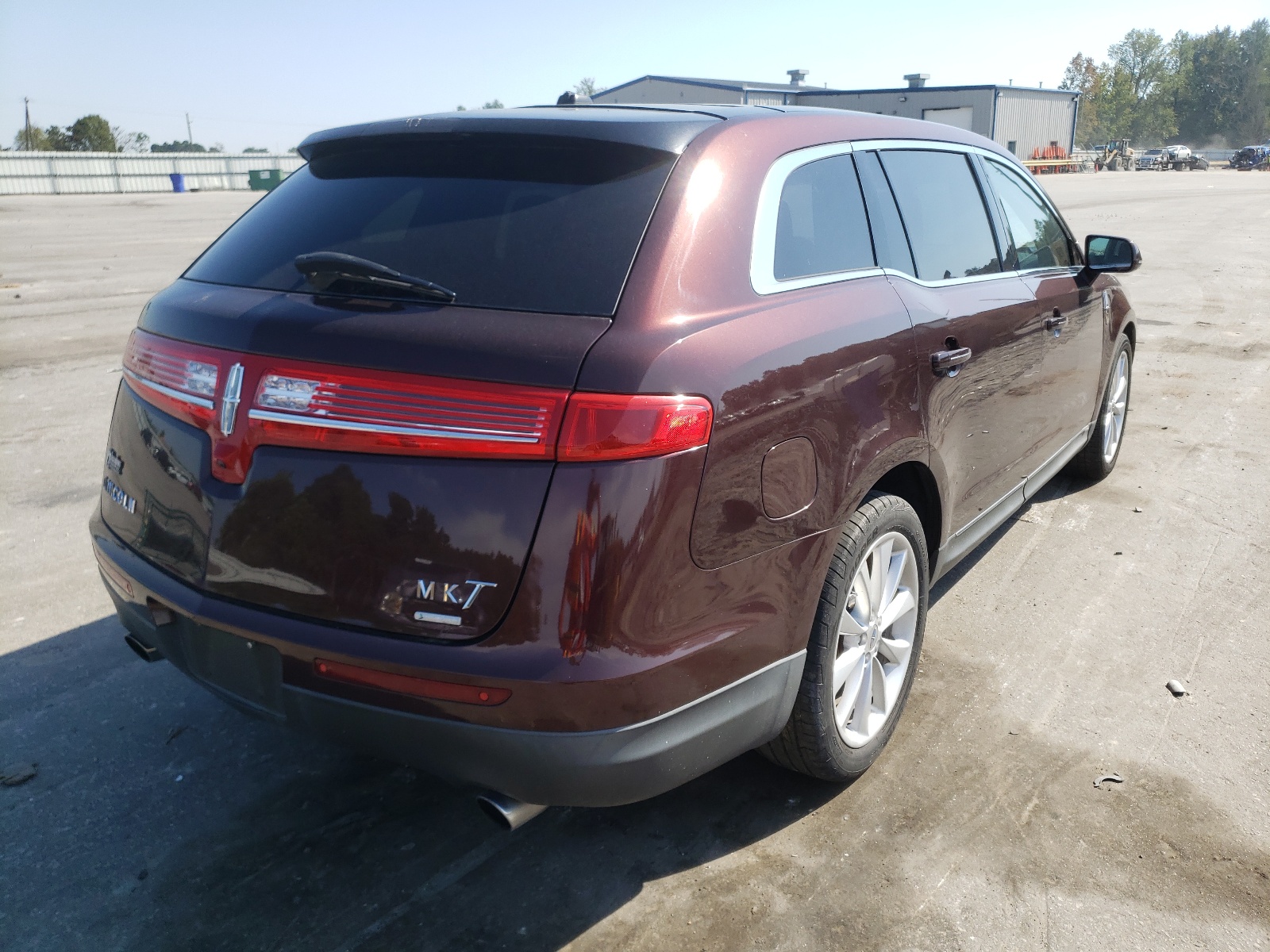 Photo 4 from auction – 2010 LINCOLN MKT with VIN 2LMHJ5AT6ABJ25414