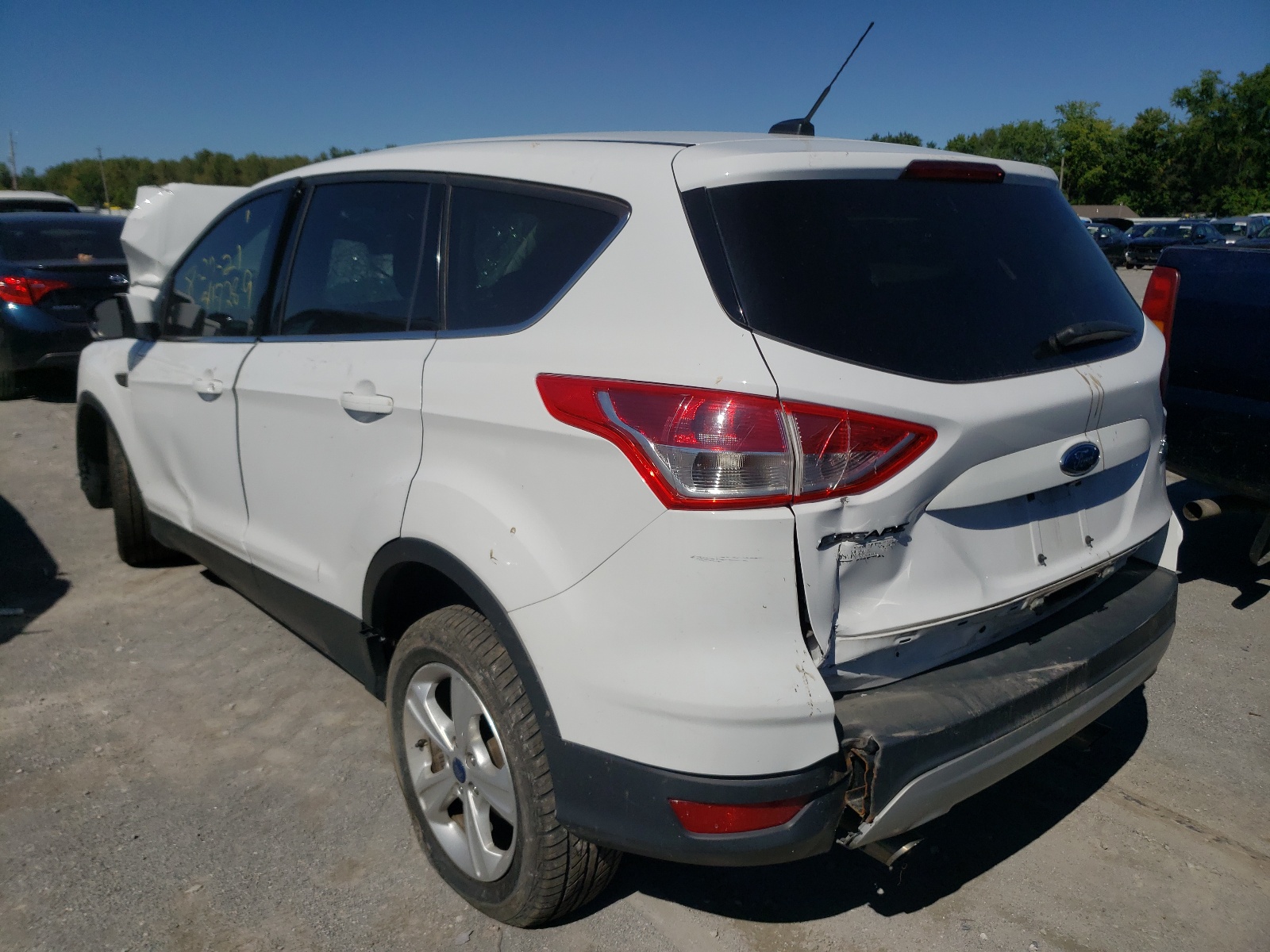 Photo 3 from auction – 2016 FORD ESCAPE SE with VIN 1FMCU0GX6GUA55572