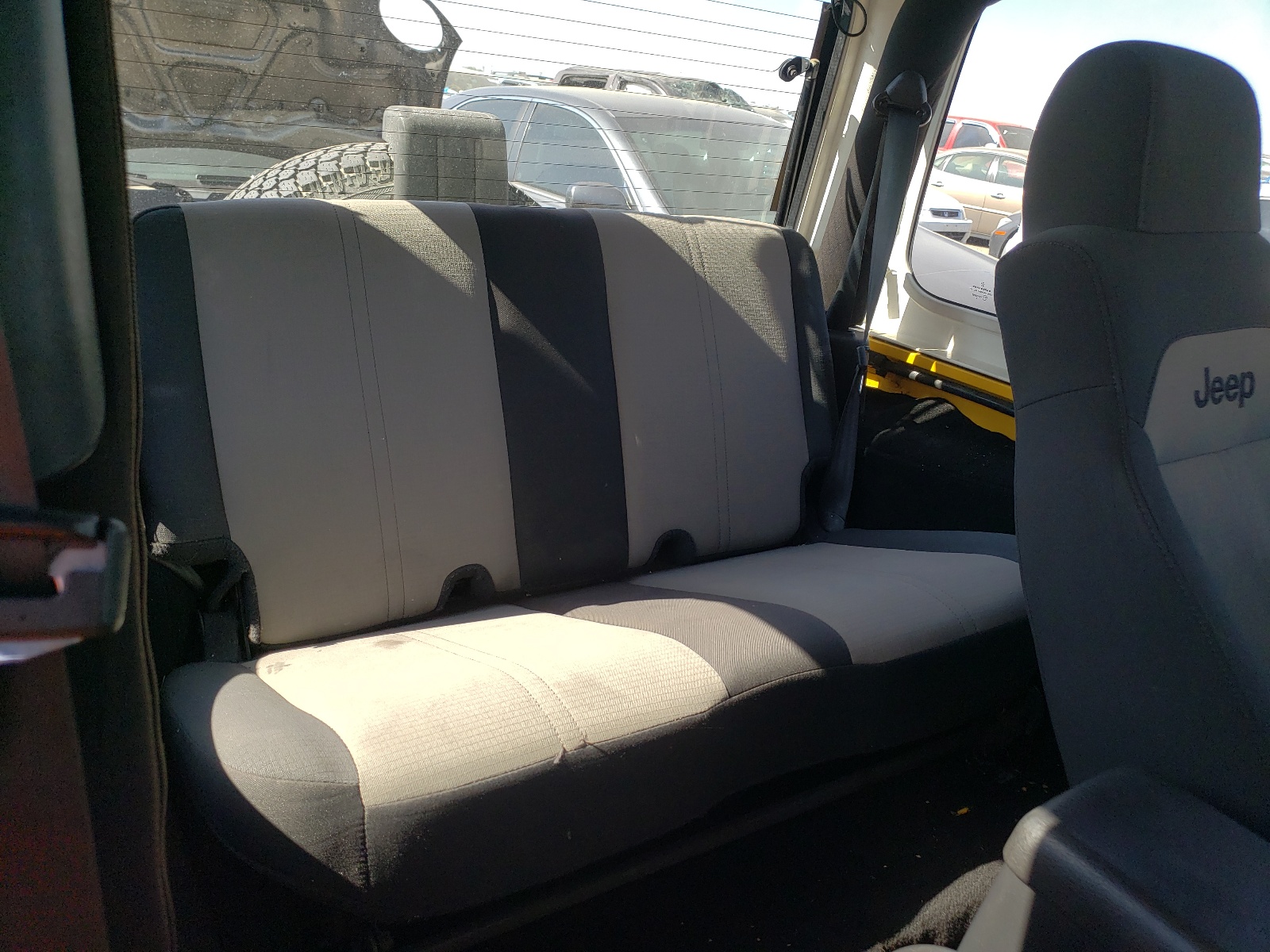 Photo 6 from auction – 2004 JEEP WRANGLER X with VIN 1J4FA39S84P781547