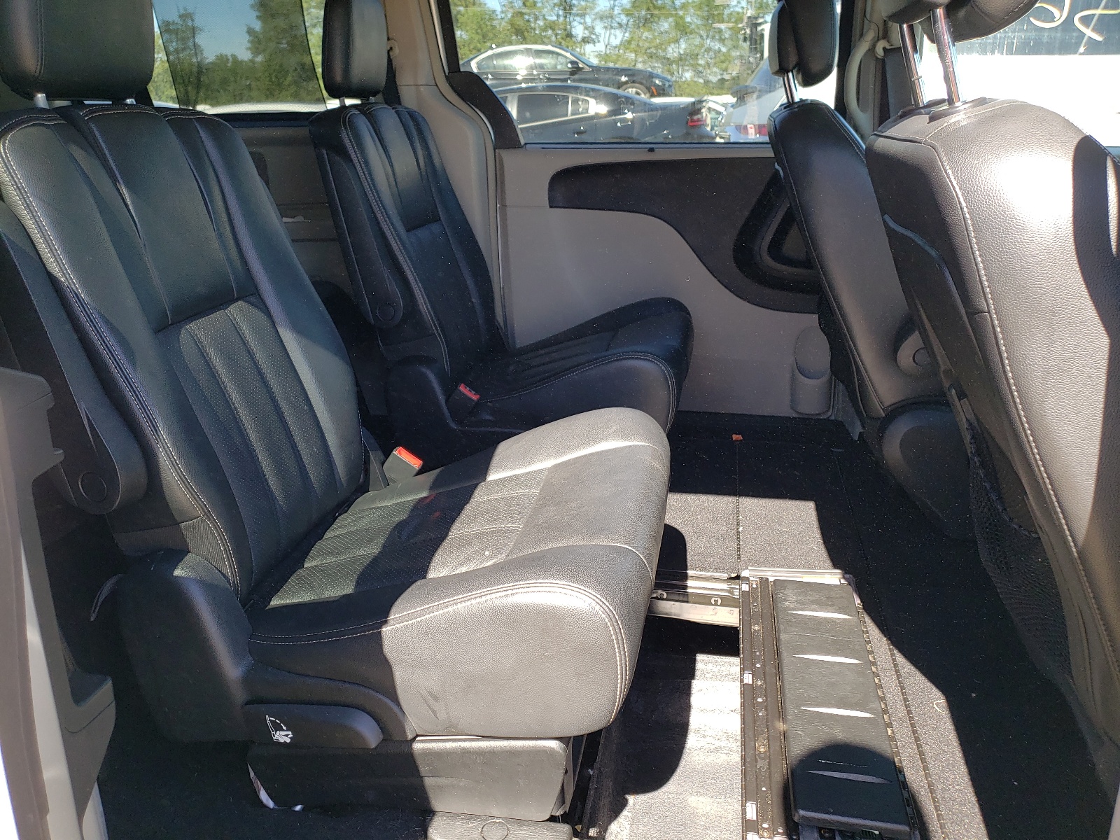 Photo 6 from auction – 2012 CHRYSLER TOWN & COU with VIN 2C4RC1CG9CR124999