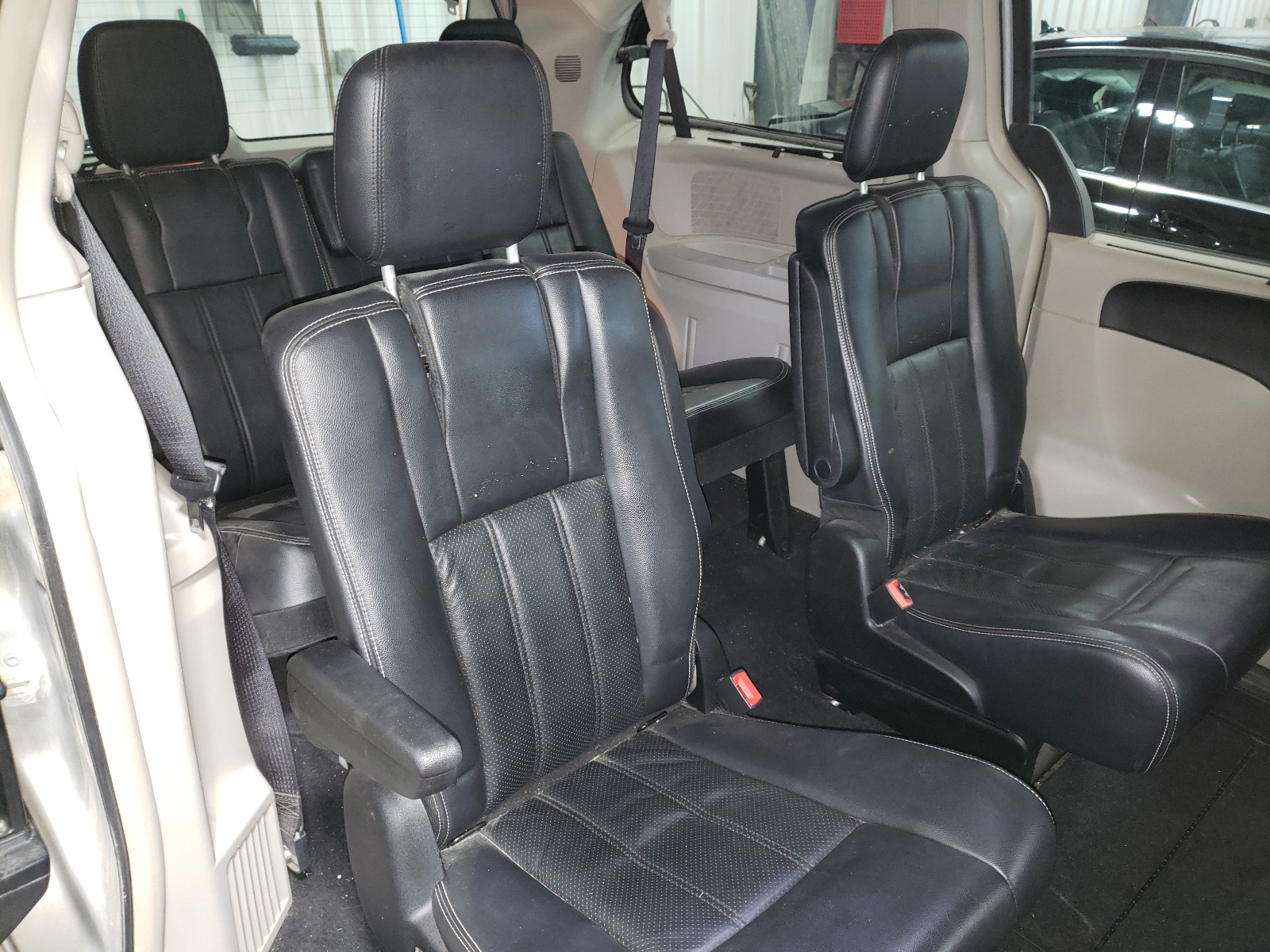 Photo 6 from auction – 2012 CHRYSLER TOWN & COU with VIN 2C4RC1CG8CR124475