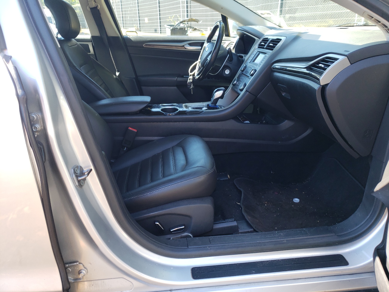 Photo 5 from auction – 2013 FORD FUSION SE with VIN 3FA6P0HR6DR255403