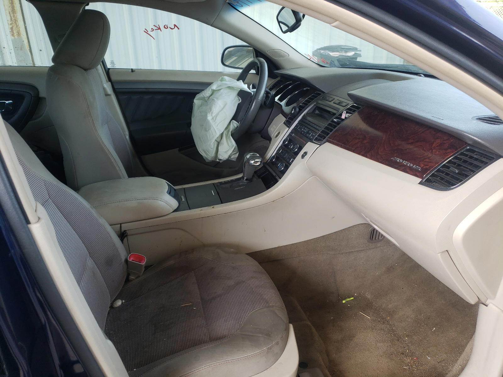 Photo 5 from auction – 2011 FORD TAURUS SEL with VIN 1FAHP2EW4BG185676
