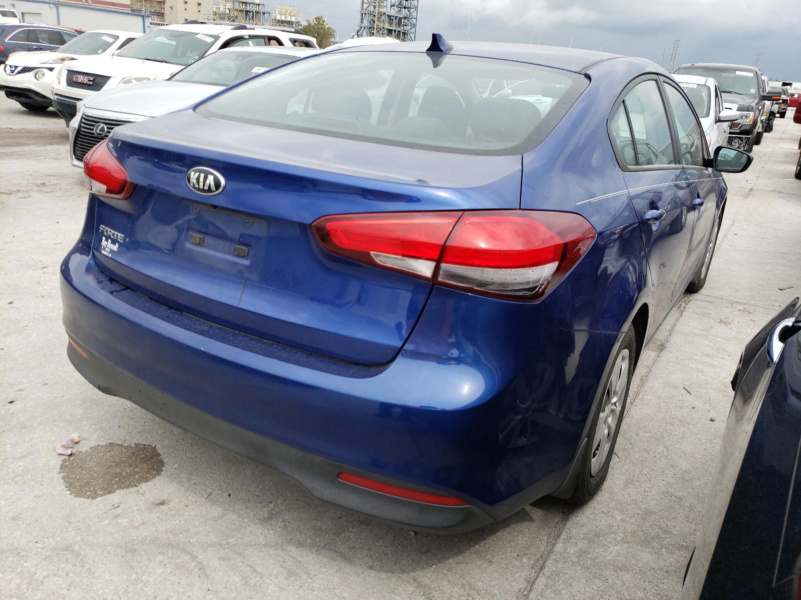 Photo 4 from auction – 2017 KIA FORTE LX with VIN 3KPFL4A76HE049114