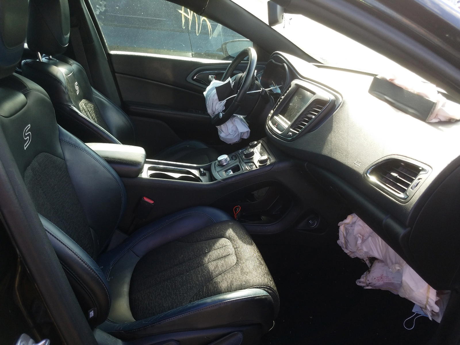 Photo 5 from auction – 2015 CHRYSLER 200 S with VIN 1C3CCCDG9FN543702