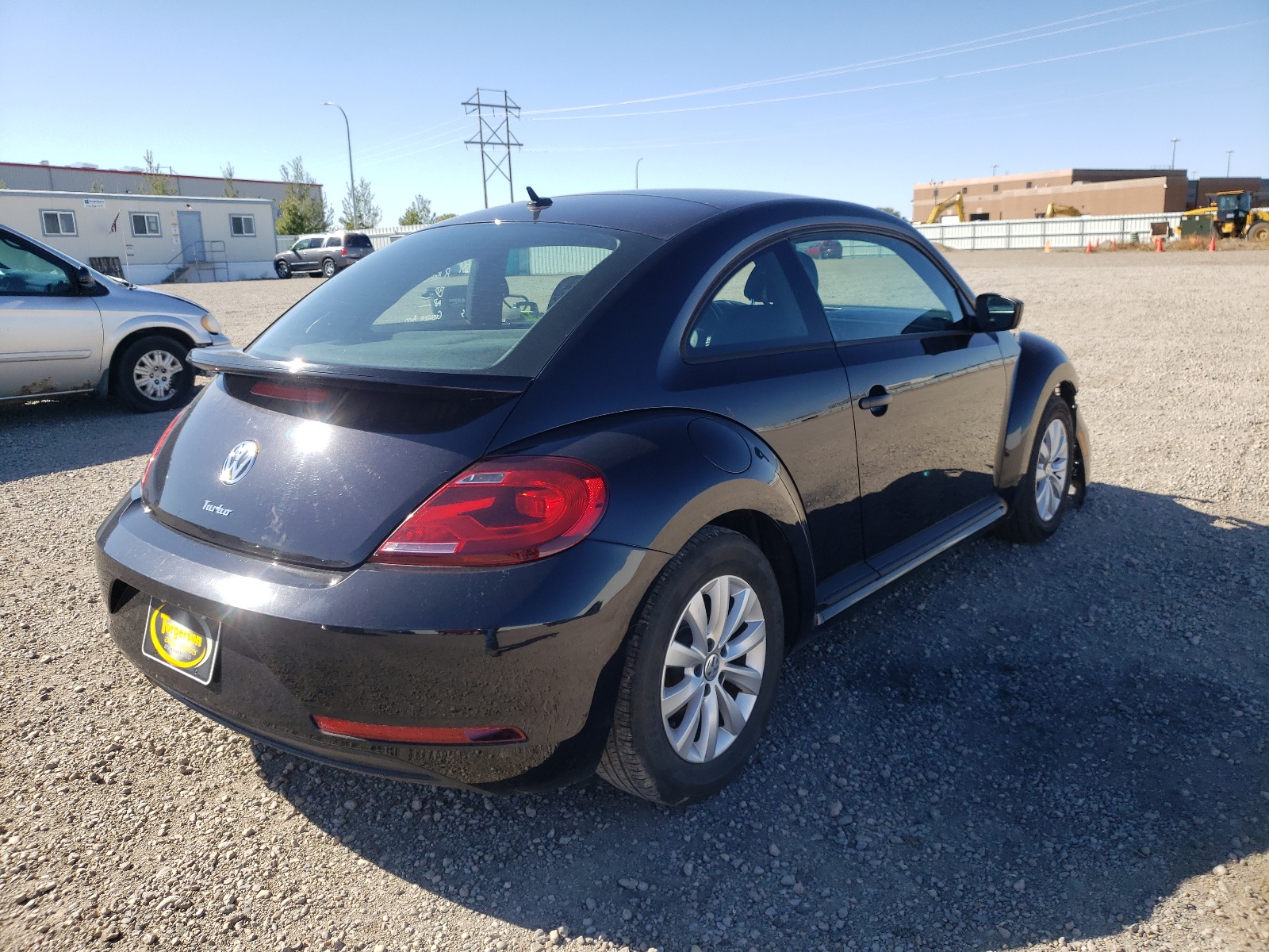 Photo 4 from auction – 2018 VOLKSWAGEN BEETLE S with VIN 3VWFD7AT2JM721061