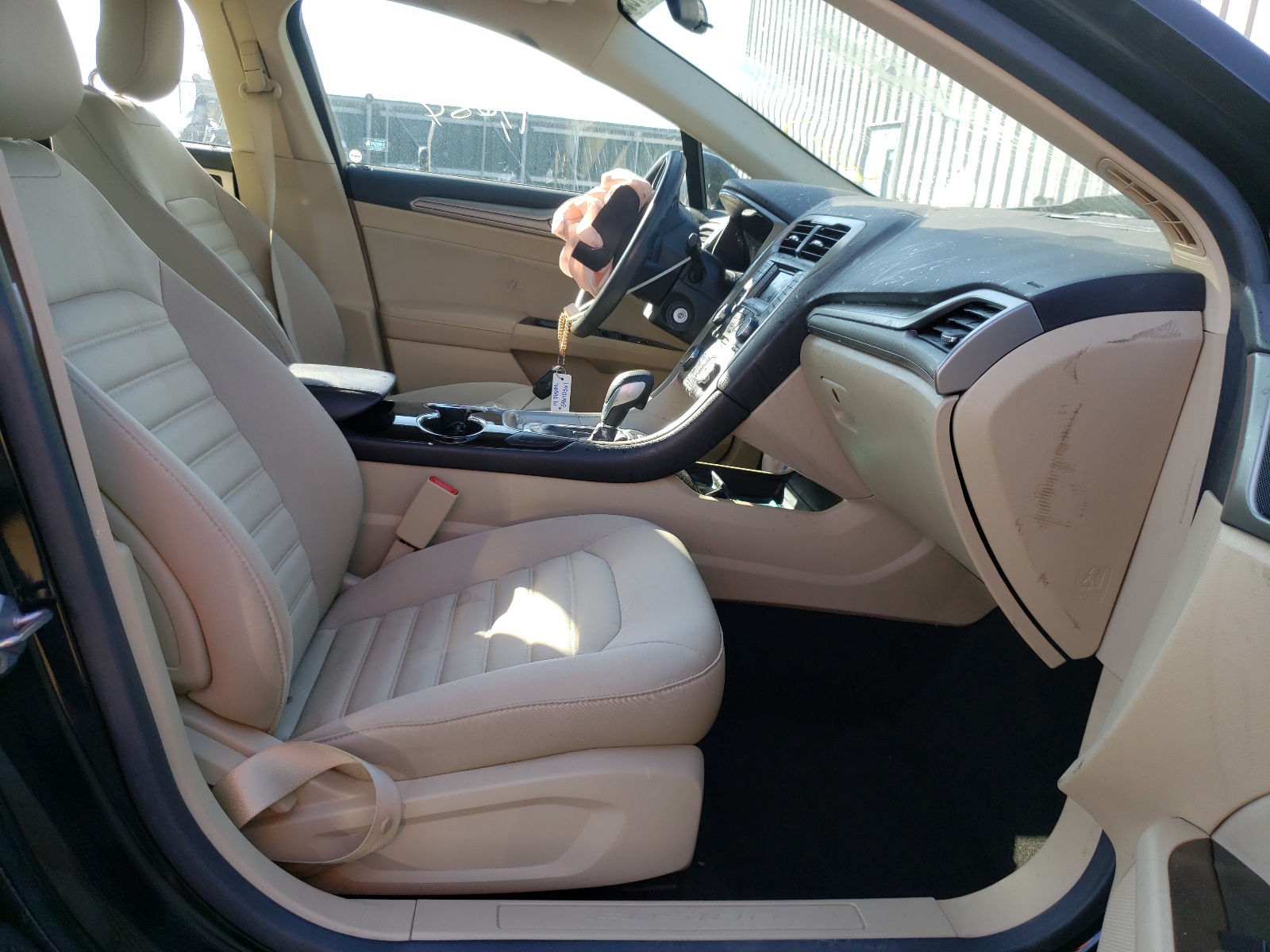 Photo 5 from auction – 2014 FORD FUSION SE with VIN 3FA6P0H71ER268365