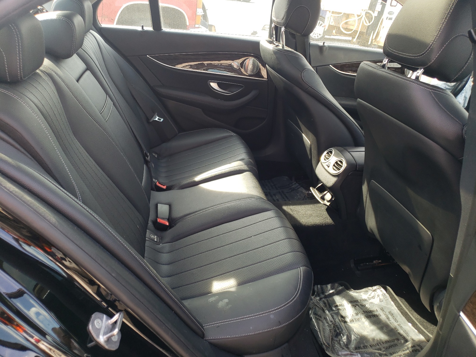 Photo 6 from auction – 2017 MERCEDES-BENZ E 300 with VIN WDDZF4JB3HA113059