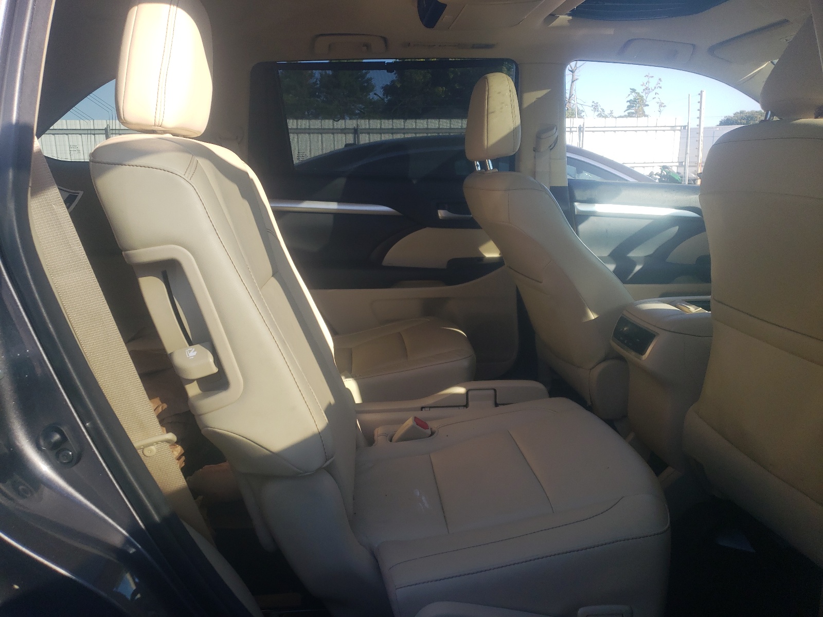 صورة رقم 6 من المزاد - 2014 TOYOTA HIGHLANDER مع VIN 5TDJKRFH8ES060581