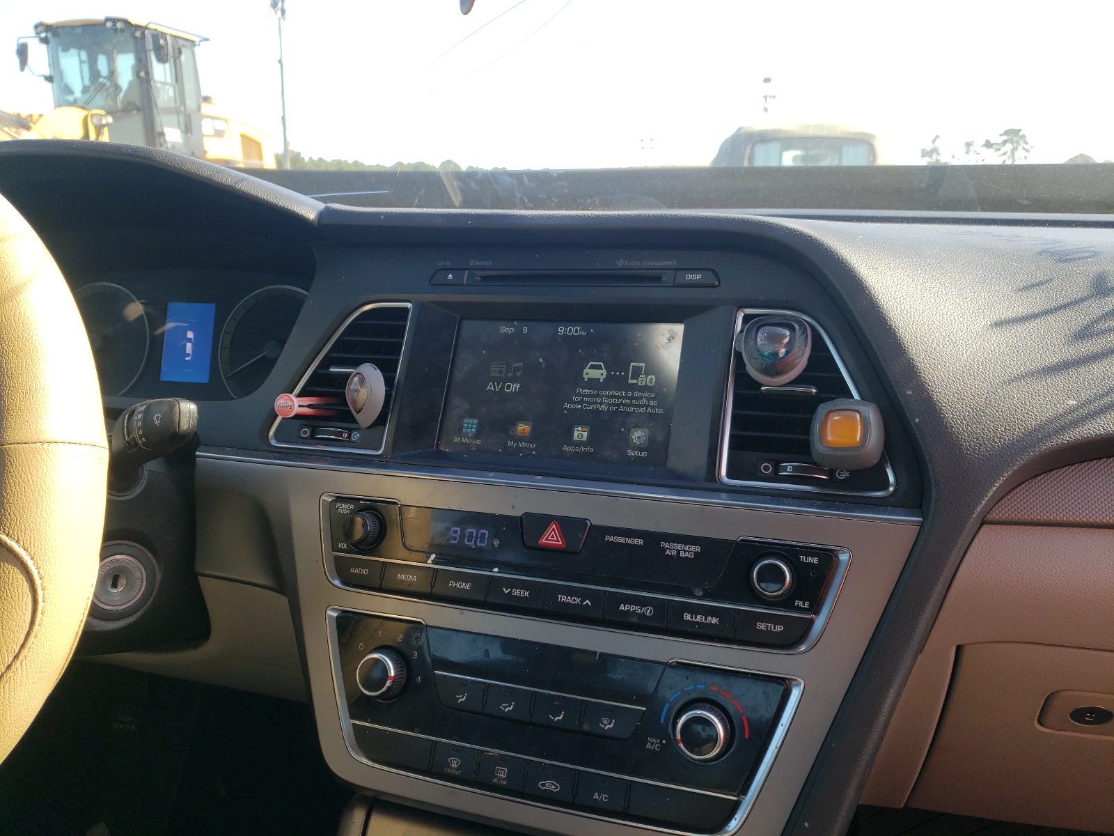 Photo 9 from auction – 2016 HYUNDAI SONATA SE with VIN 5NPE24AF7GH407367