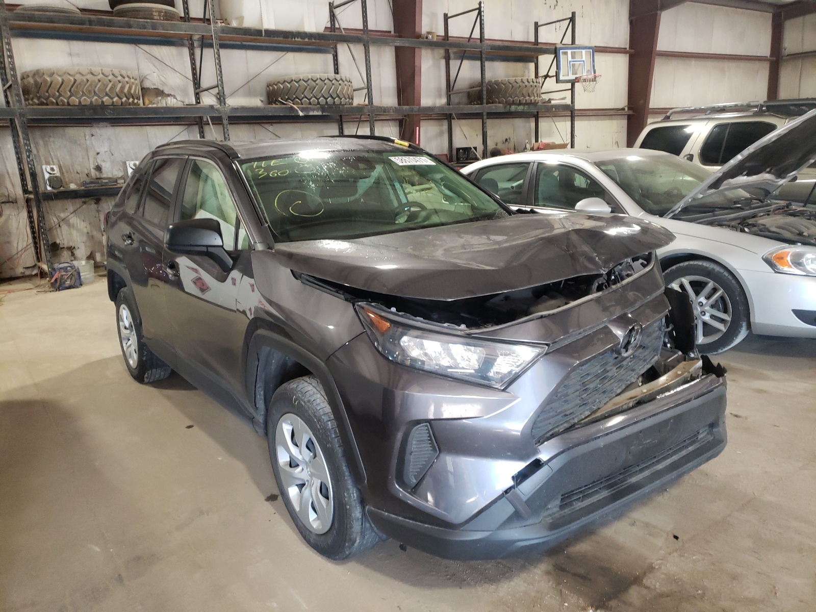 Photo 1 from auction – 2019 TOYOTA RAV4 LE with VIN JTMF1RFVXKJ015701