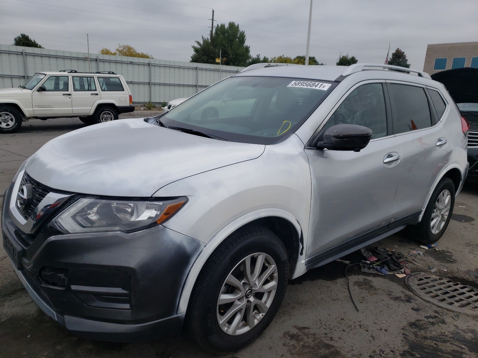 Photo 2 from auction – 2017 NISSAN ROGUE S with VIN KNMAT2MV9HP569705