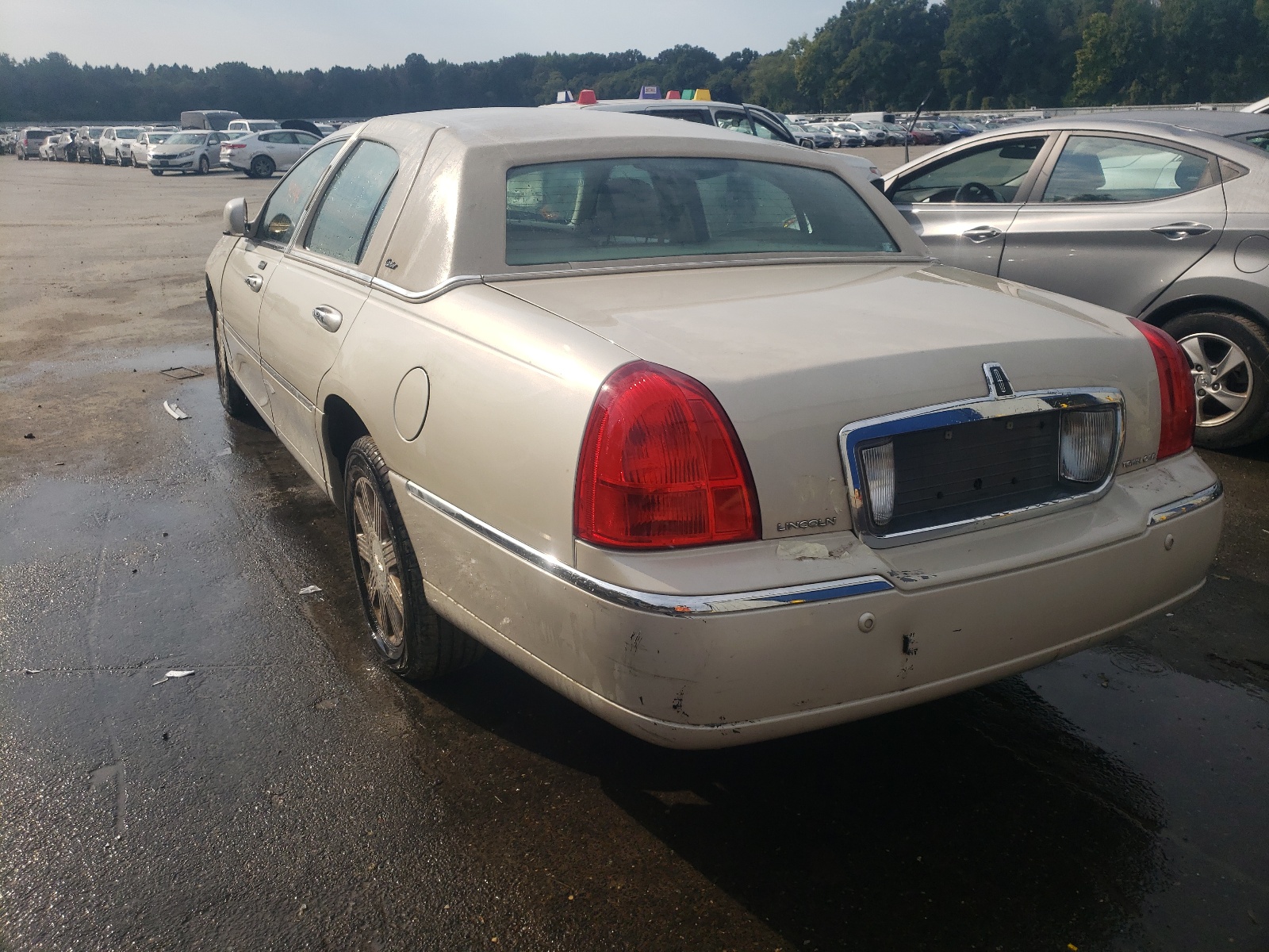 Photo 3 from auction – 2003 LINCOLN TOWN CAR C with VIN 1LNHM83W33Y615570