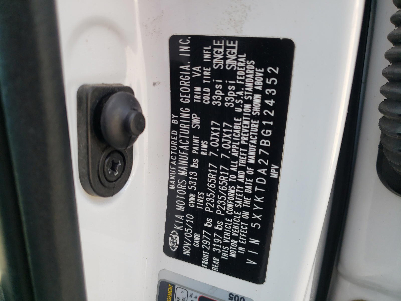 Photo 10 from auction – 2011 KIA SORENTO BA with VIN 5XYKTDA27BG124352