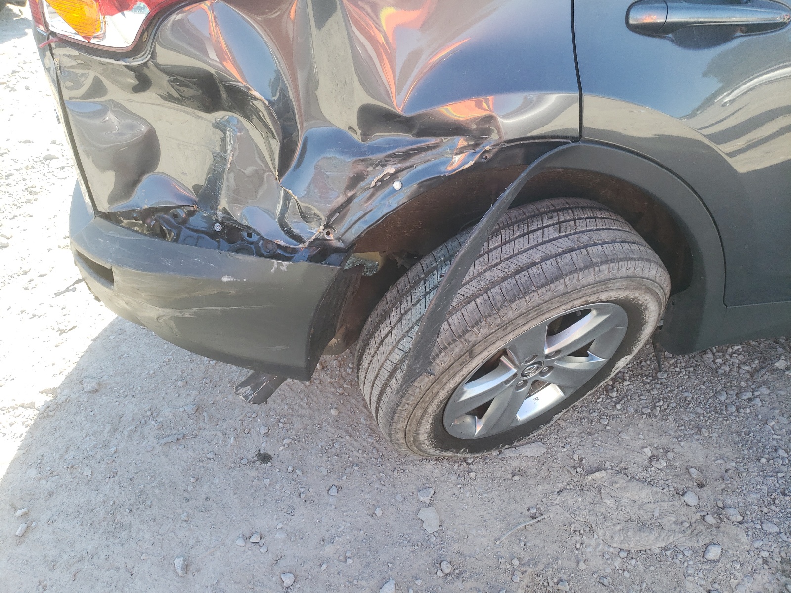 Photo 9 from auction – 2015 TOYOTA RAV4 XLE with VIN 2T3WFREV1FW173158