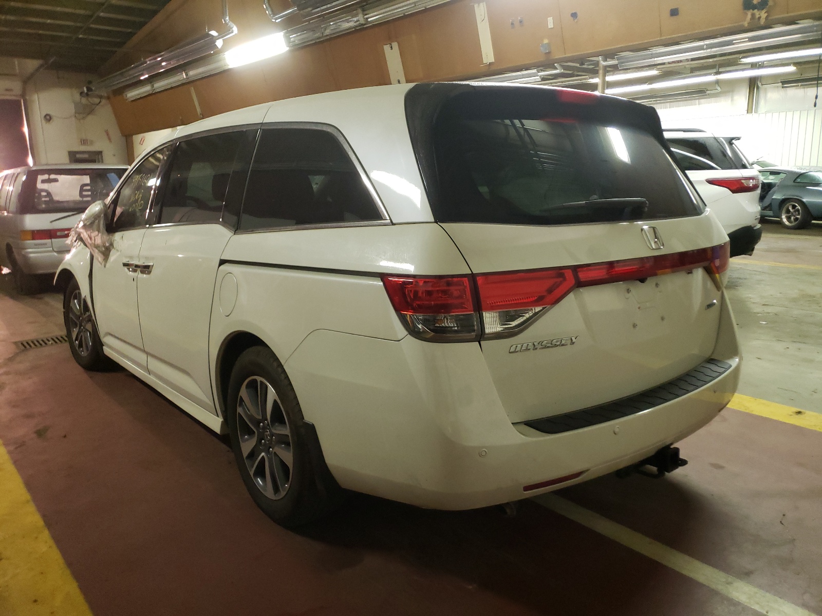 Photo 3 from auction – 2014 HONDA ODYSSEY TO with VIN 5FNRL5H90EB039128