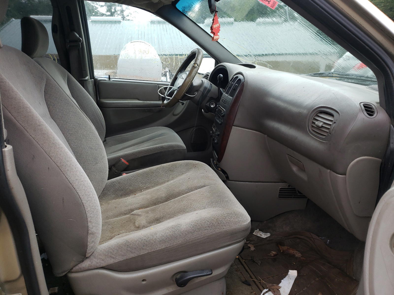 Photo 5 from auction – 2003 CHRYSLER TOWN & COU with VIN 2C4GP44L83R367115