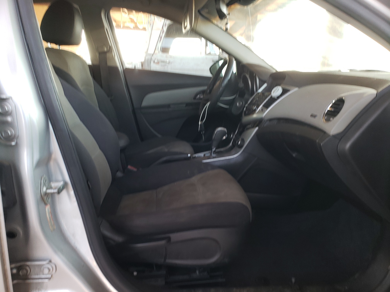 Photo 5 from auction – 2012 CHEVROLET CRUZE with VIN 1G1PC5SH3C7270401