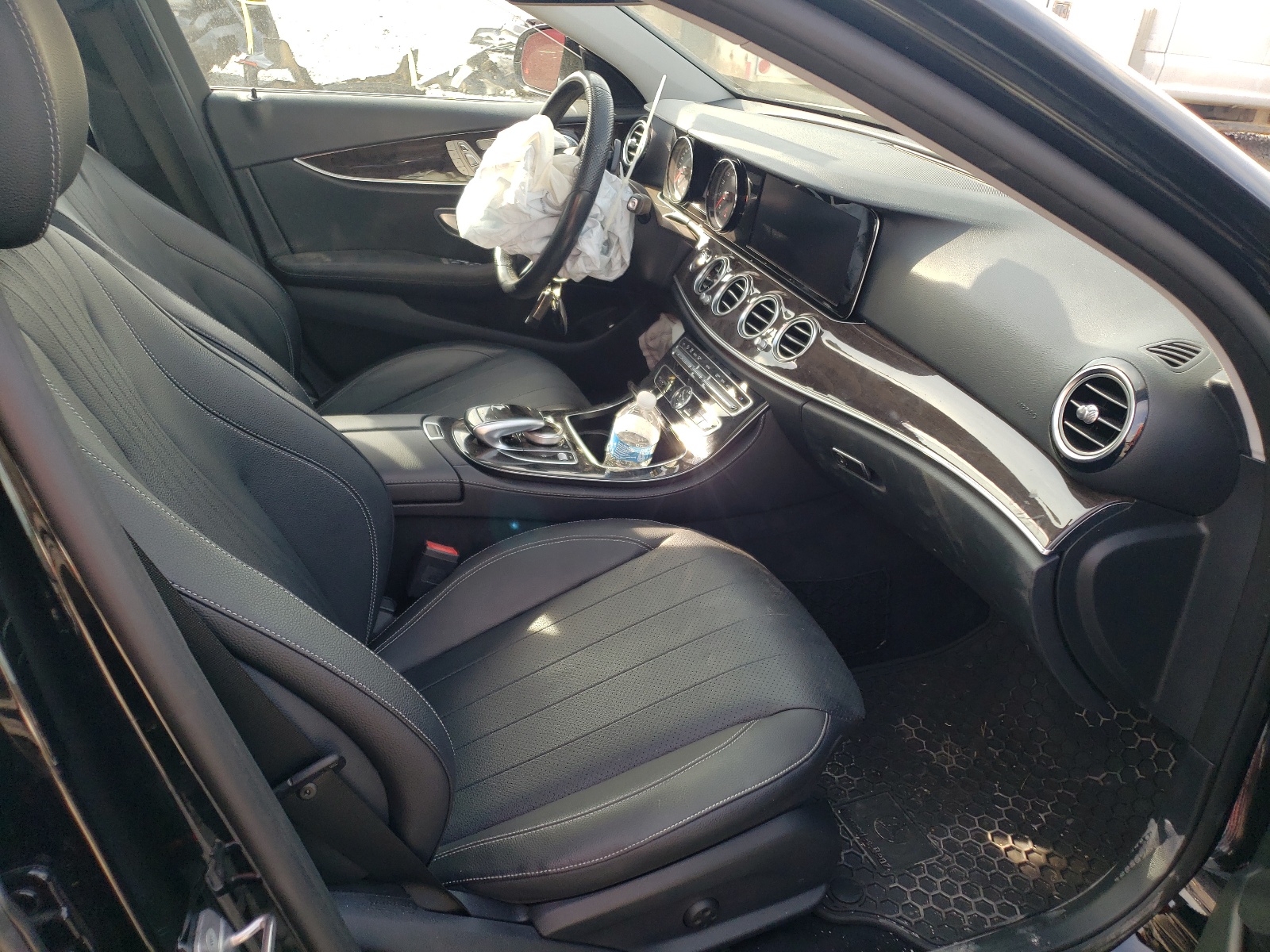 Photo 5 from auction – 2017 MERCEDES-BENZ E 300 with VIN WDDZF4JB3HA113059