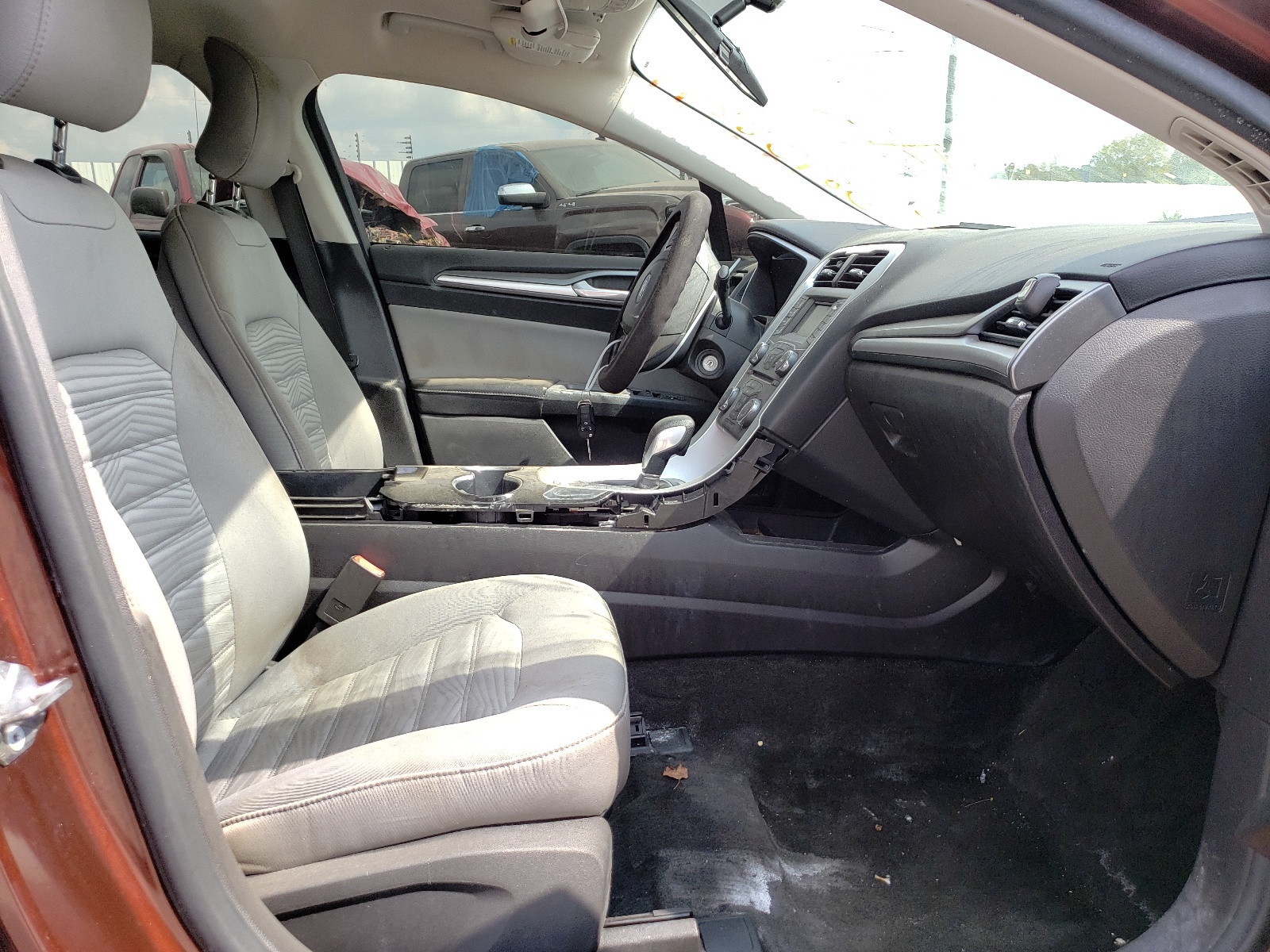 Photo 5 from auction – 2016 FORD FUSION S with VIN 3FA6P0G74GR295872
