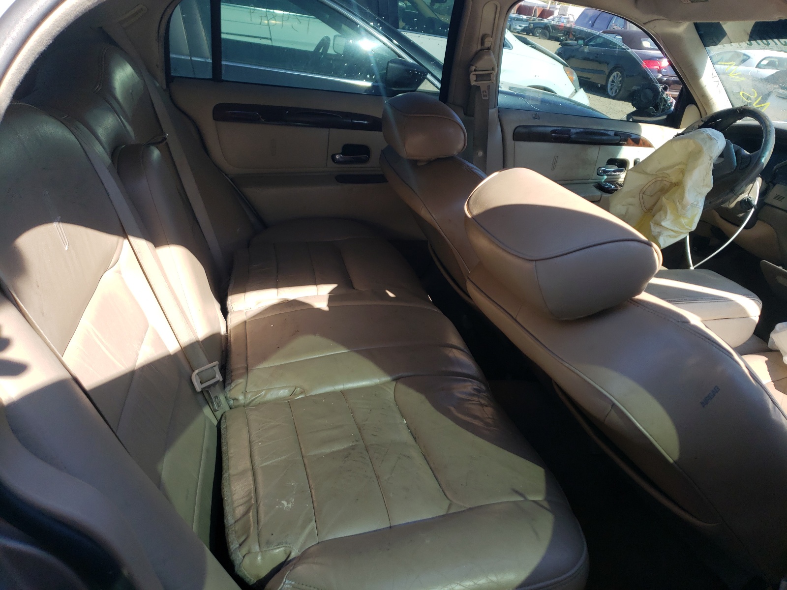 Photo 6 from auction – 1999 LINCOLN TOWN CAR E with VIN 1LNHM81W0XY690705