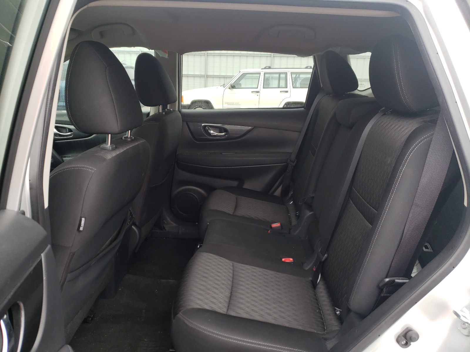 Photo 6 from auction – 2017 NISSAN ROGUE S with VIN KNMAT2MV9HP569705