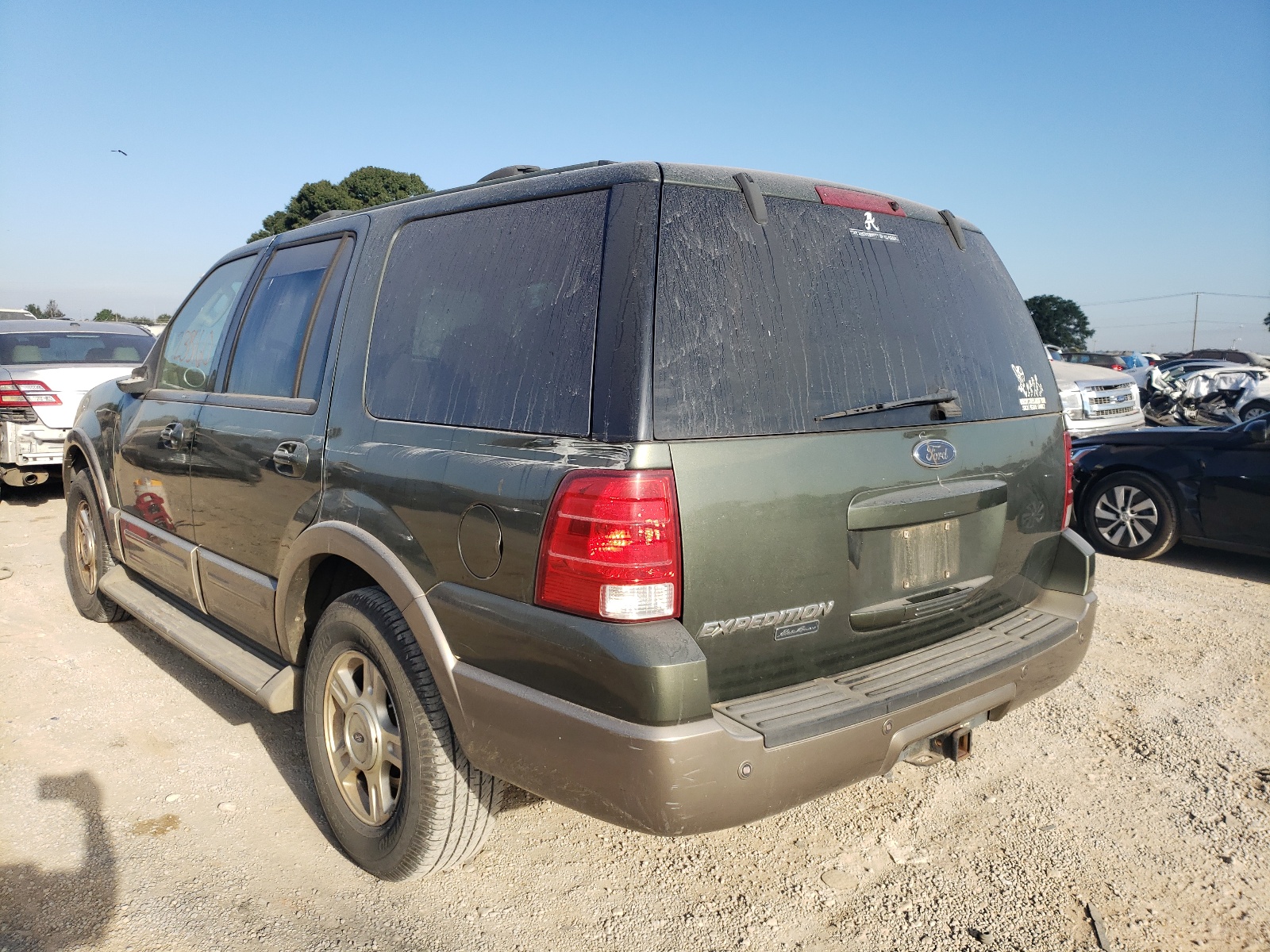 Photo 3 from auction – 2004 FORD EXPEDITION with VIN 1FMFU17L84LB12114