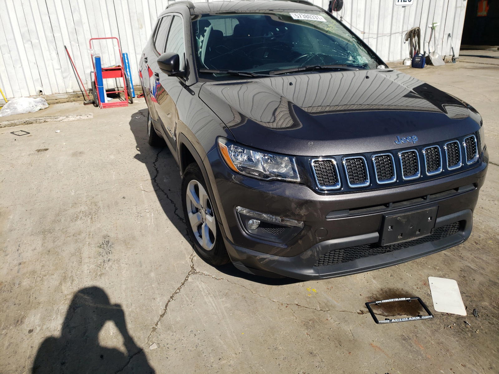 JEEP COMPASS LA 2019 with VIN 3C4NJDBB6KT594026 - Photo from auction