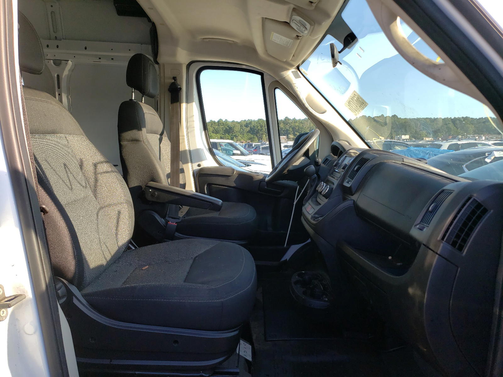 Photo 5 from auction – 2019 RAM PROMASTER with VIN 3C6TRVCG8KE563694
