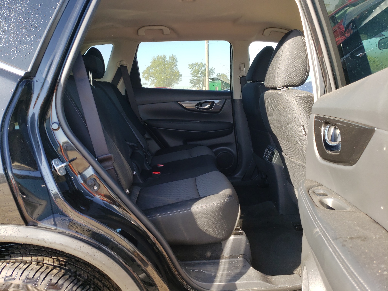 Photo 6 from auction – 2017 NISSAN ROGUE S with VIN KNMAT2MV9HP537188