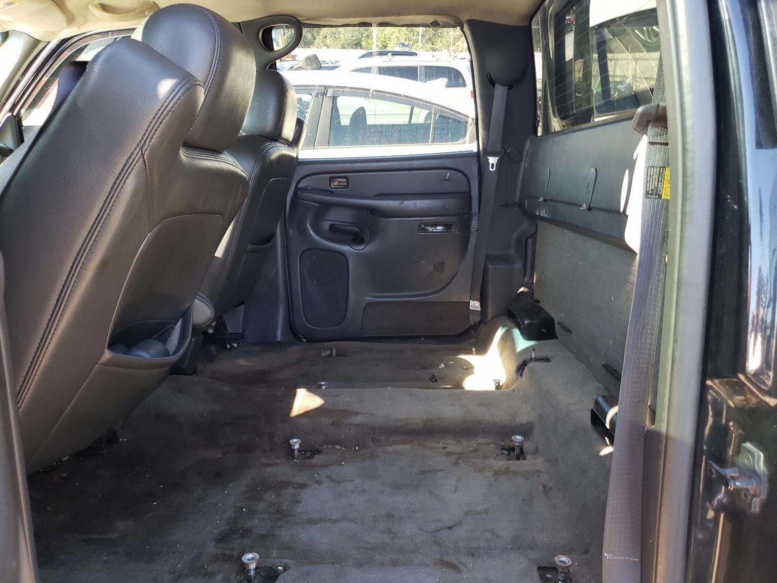 Photo 6 from auction – 2004 CHEVROLET SILVERADO with VIN 1GCHK23114F137917