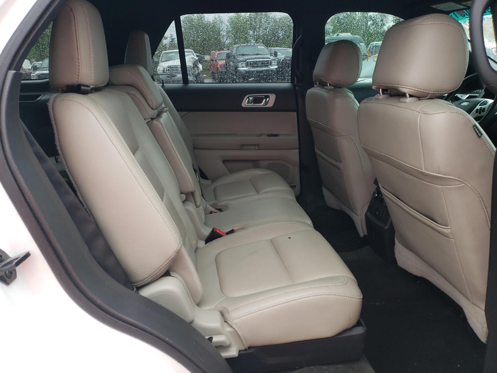 Photo 6 from auction – 2015 FORD EXPLORER L with VIN 1FM5K8F86FGA34712