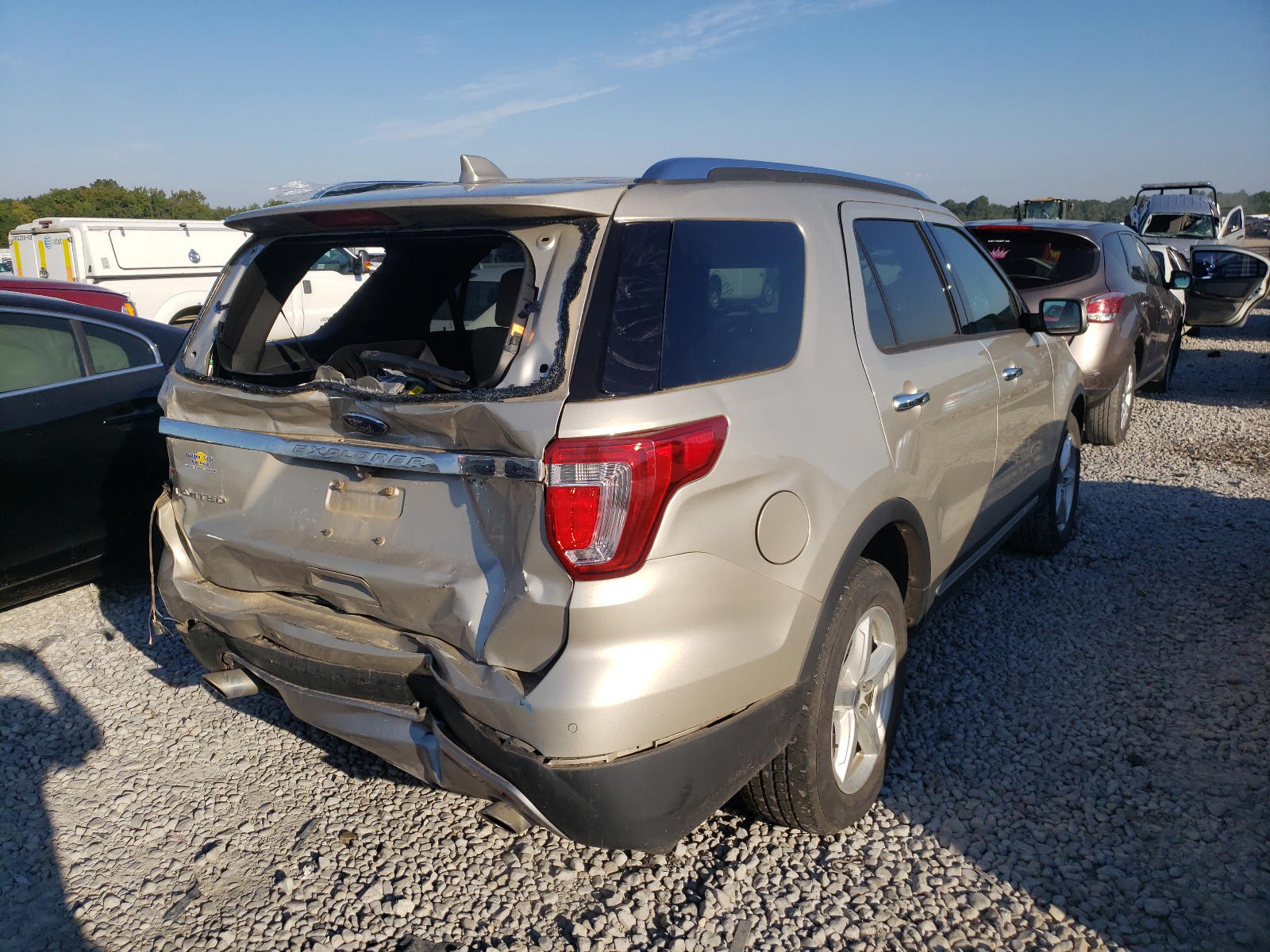 Photo 4 from auction – 2017 FORD EXPLORER L with VIN 1FM5K7F87HGD35552