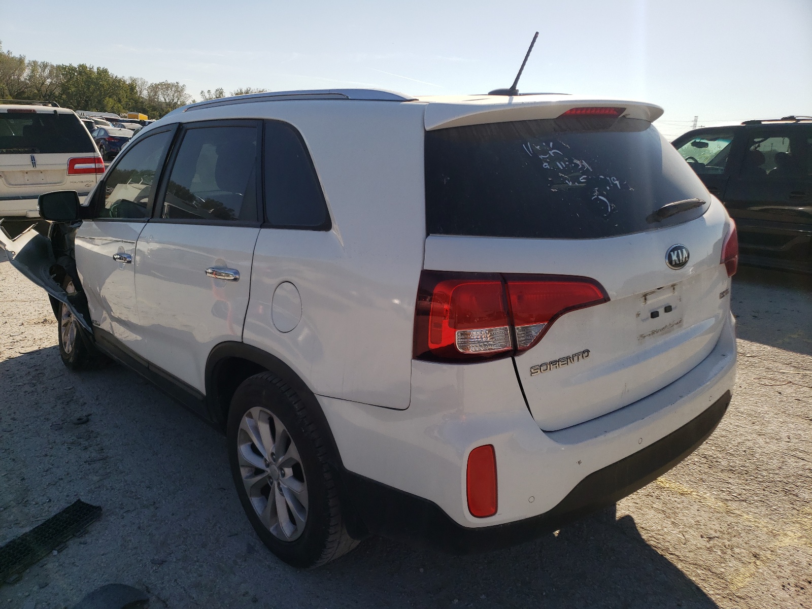 Photo 3 from auction – 2015 KIA SORENTO EX with VIN 5XYKUDA76FG653919