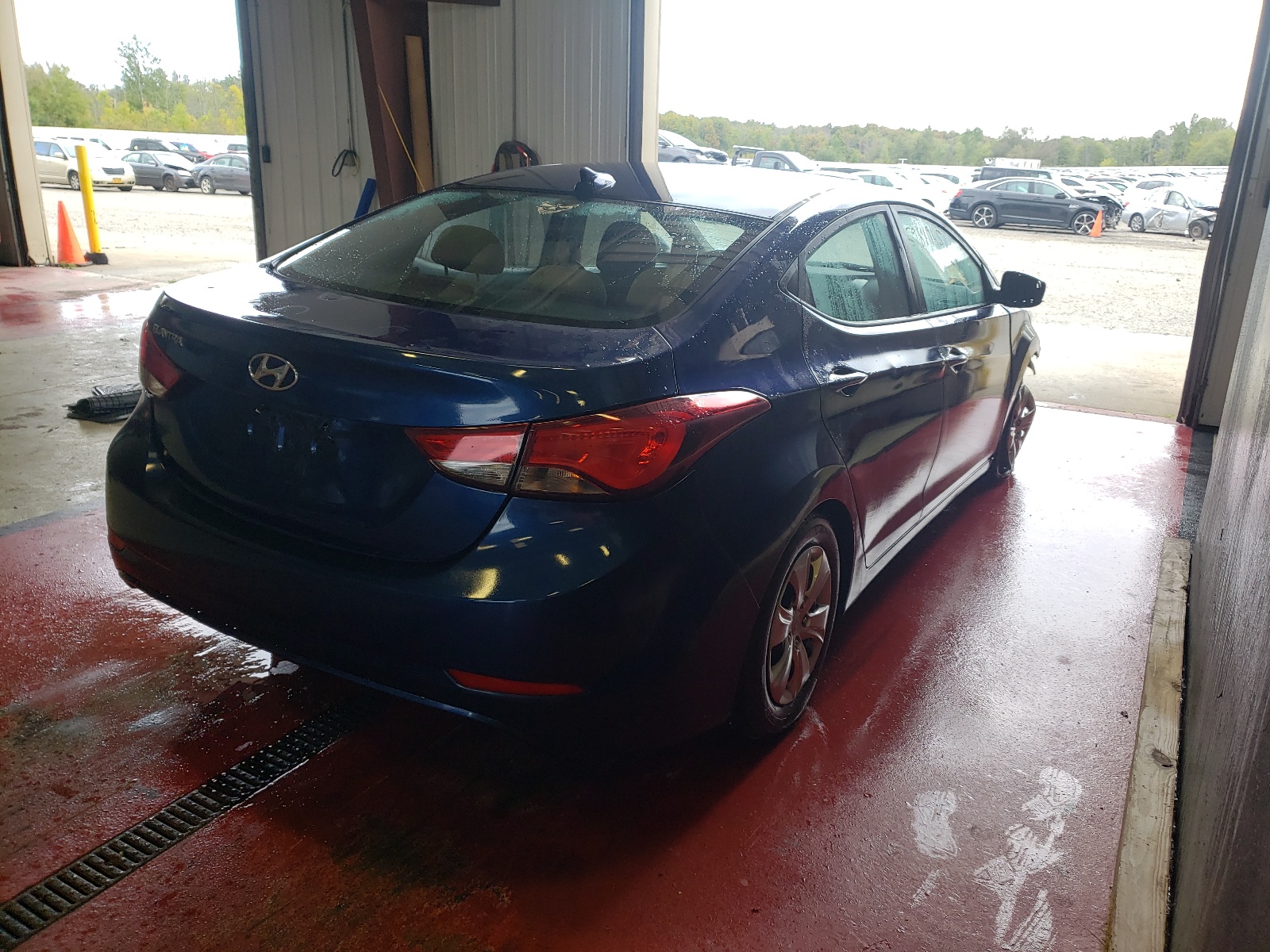 Photo 4 from auction – 2016 HYUNDAI ELANTRA SE with VIN 5NPDH4AE2GH773027