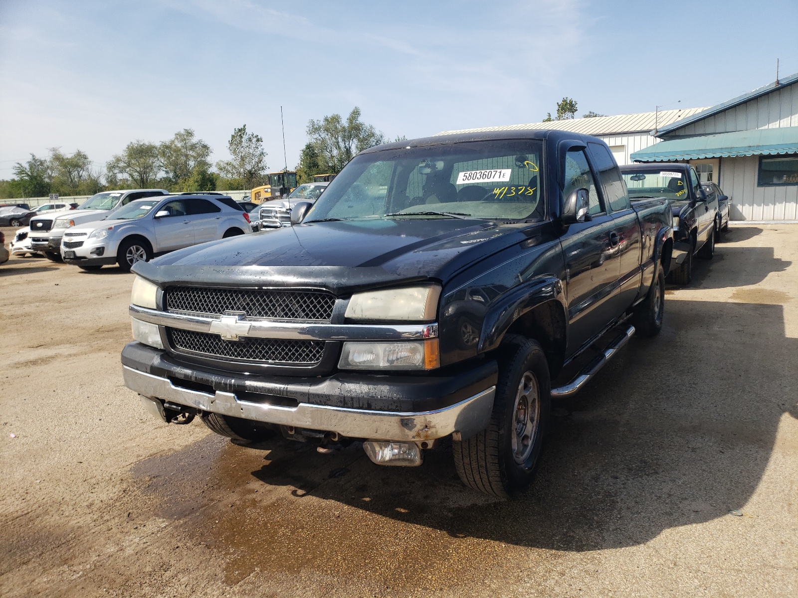 Photo 2 from auction – 2004 CHEVROLET SILVERADO with VIN 1GCEK19T14E141378