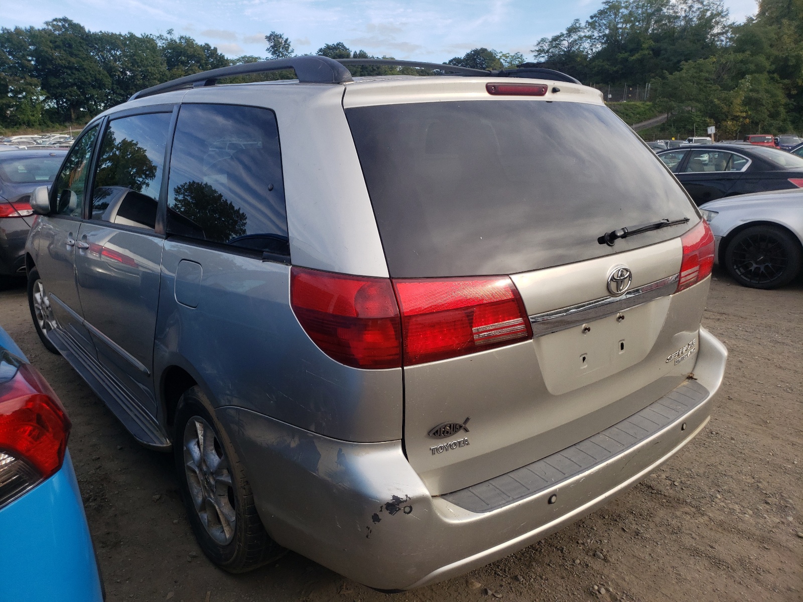 Photo 3 from auction – 2005 TOYOTA SIENNA XLE with VIN 5TDBA22C85S044390