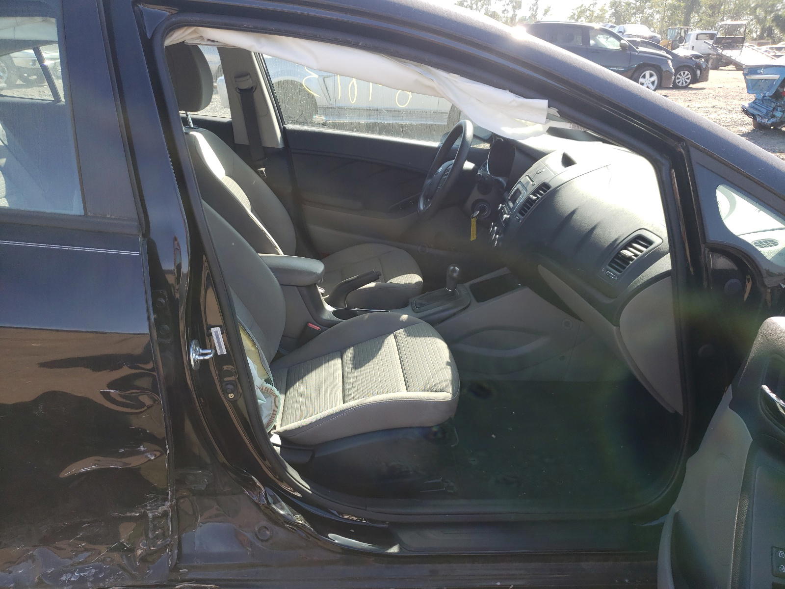 Photo 5 from auction – 2015 KIA FORTE LX with VIN KNAFX4A64F5263083