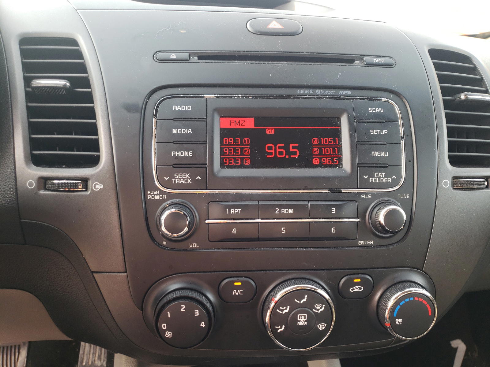 Photo 9 from auction – 2015 KIA FORTE LX with VIN KNAFK4A60F5406626