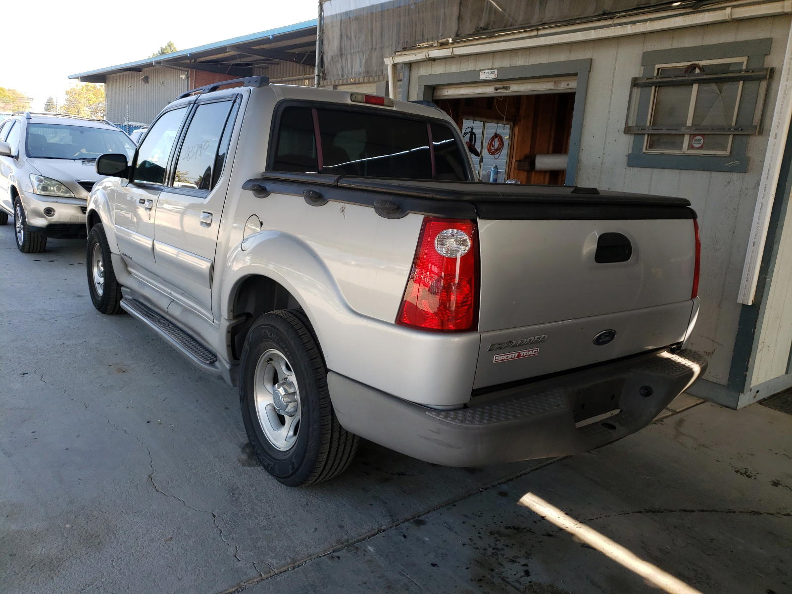 Photo 3 from auction – 2002 FORD EXPLORER S with VIN 1FMZU67E82UA99111
