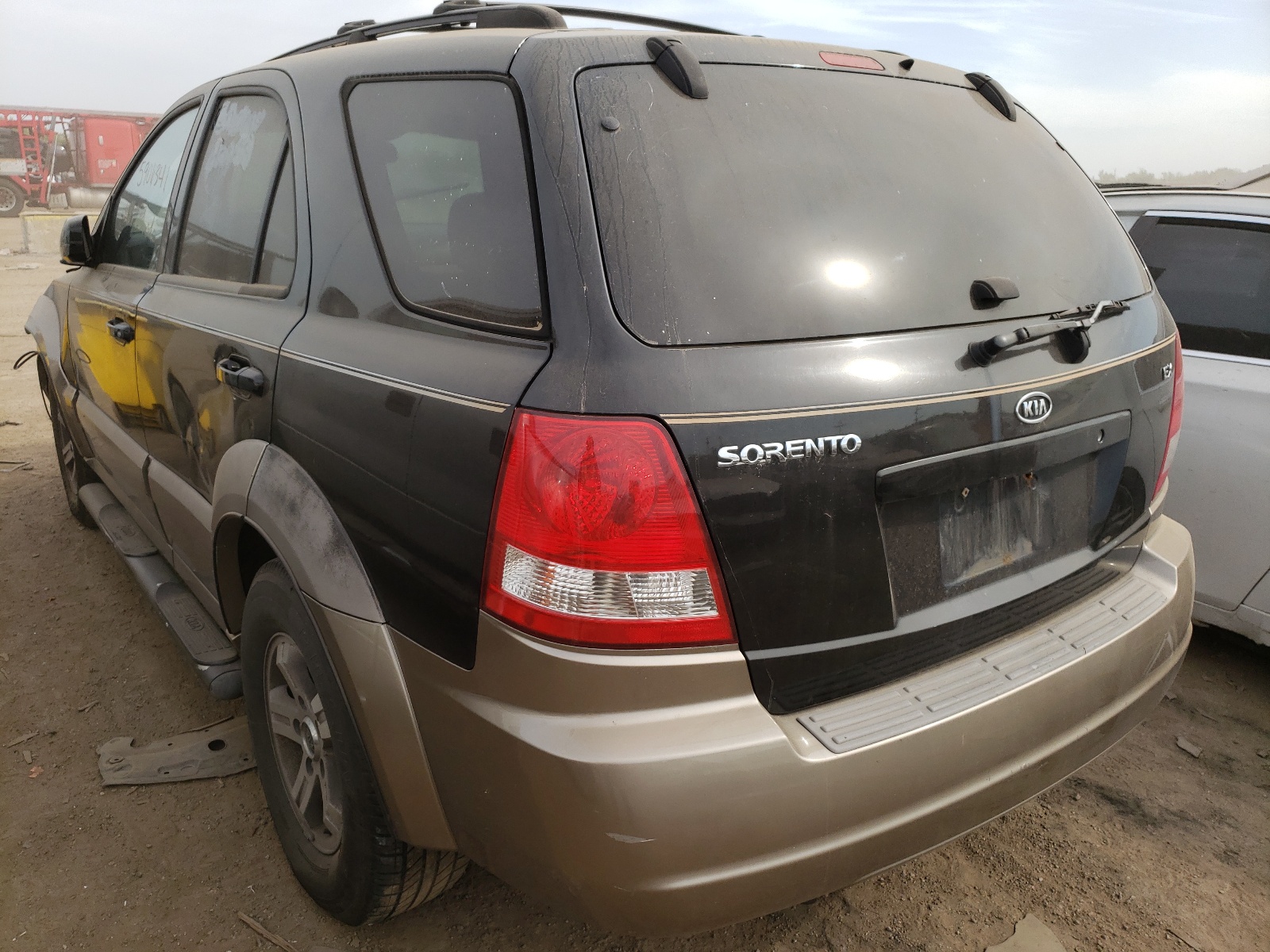 Zdjęcie 3 z aukcji – 2004 KIA SORENTO EX z VIN KNDJD733445194497