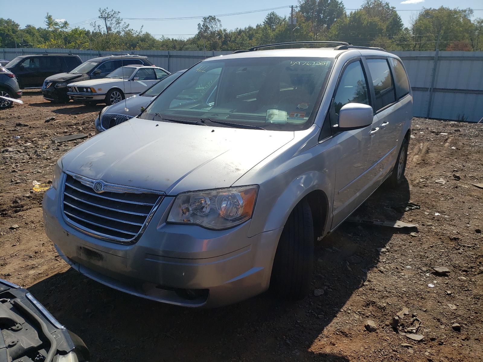 Photo 2 from auction – 2010 CHRYSLER TOWN & COU with VIN 2A4RR5D17AR369937
