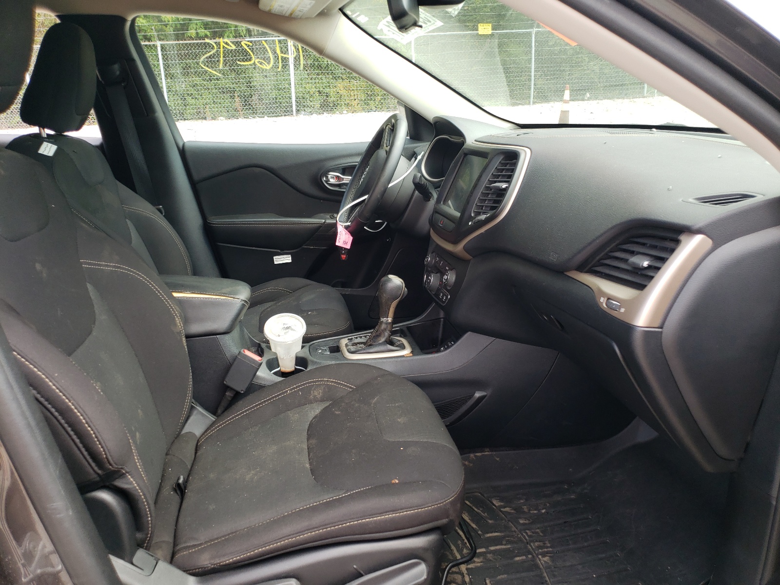 Photo 5 from auction – 2016 JEEP CHEROKEE L with VIN 1C4PJLCB1GW329548