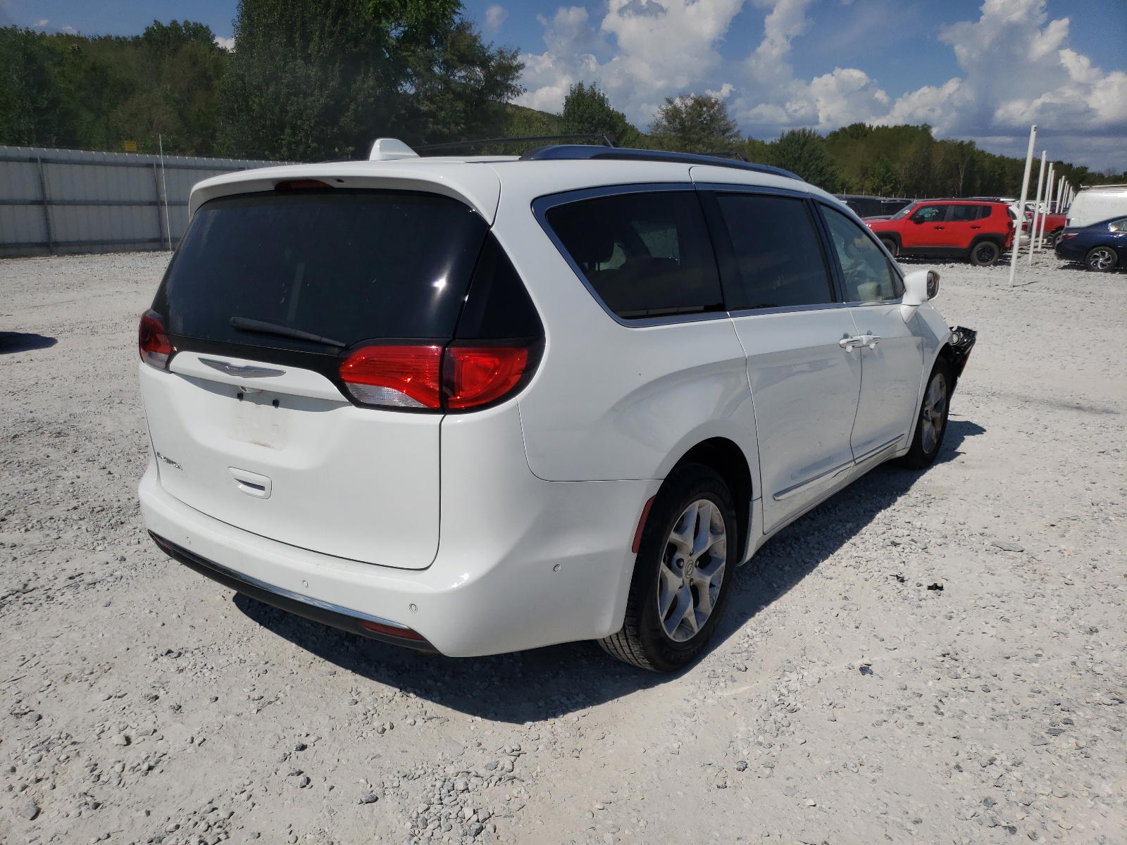Photo 4 from auction – 2017 CHRYSLER PACIFICA T with VIN 2C4RC1EGXHR518466