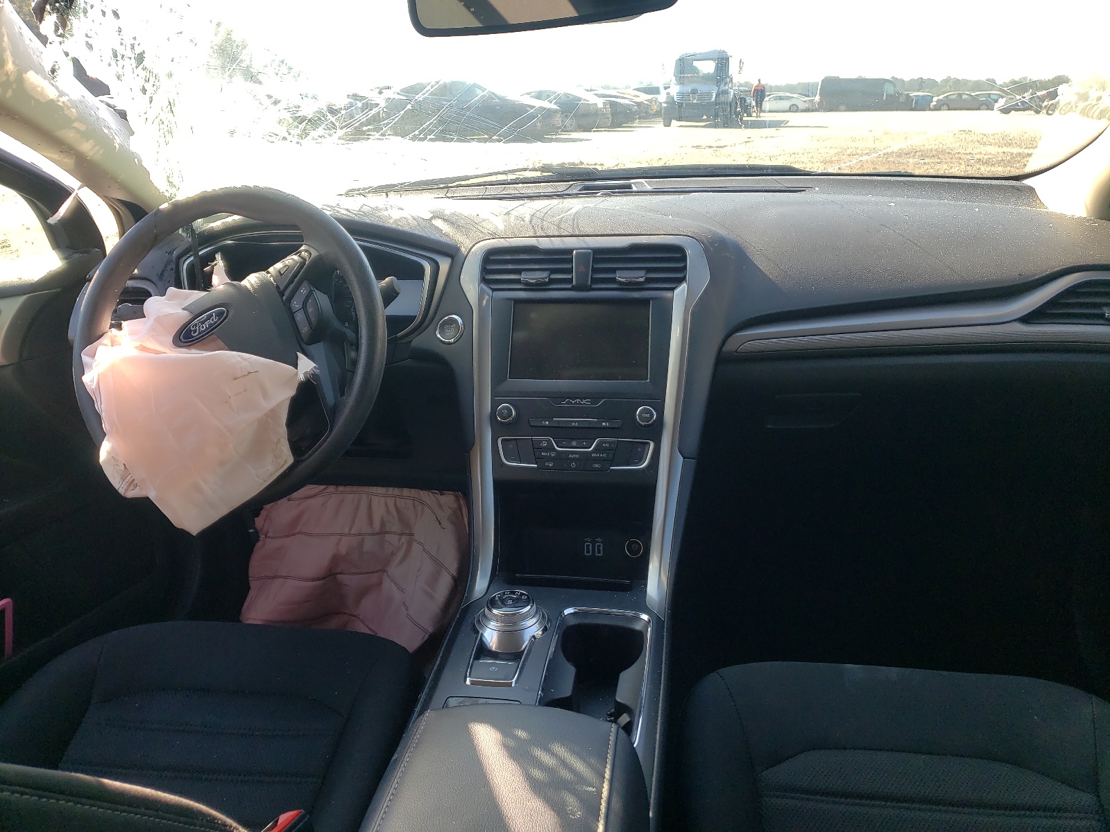Photo 9 from auction – 2019 FORD FUSION SE with VIN 3FA6P0HD0KR277768